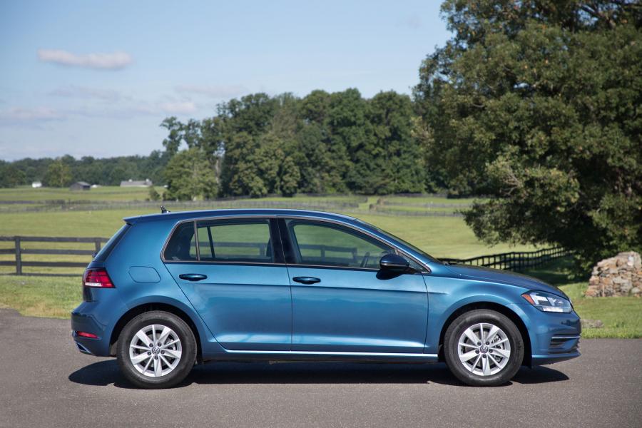  Volkswagen Golf TSI 5-Door (Typ 5G) 2017 года  (NA) (фото 11 из 47)